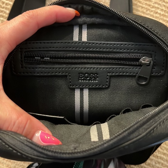 Hugo boss messenger bag - Picture 3 of 8
